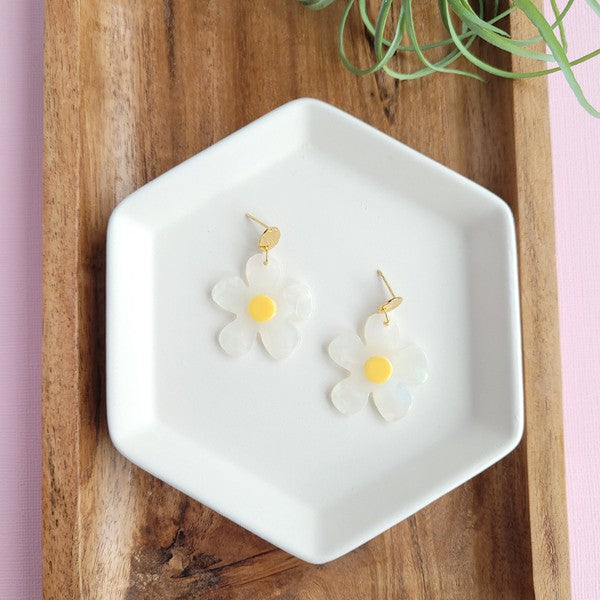 ACRYLIC DAISY FLOWER DANGLE EARRINGS