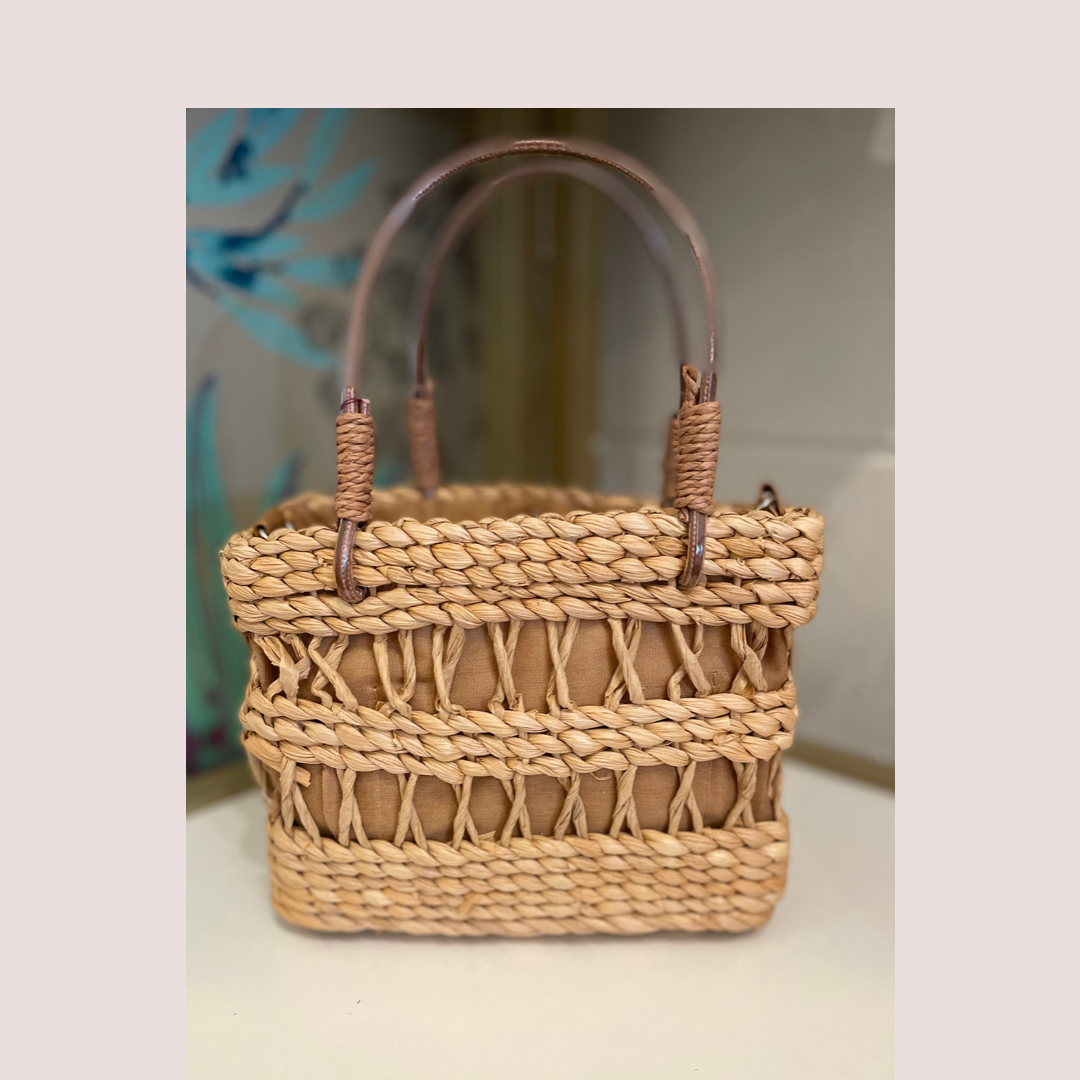 SMALL WOVEN STRAW BEACH BAG